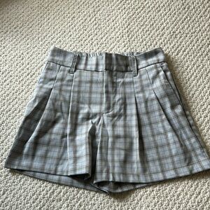 Urban Outfitters size XS pleated shorts